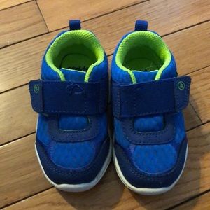 Stride rite tennis shoes